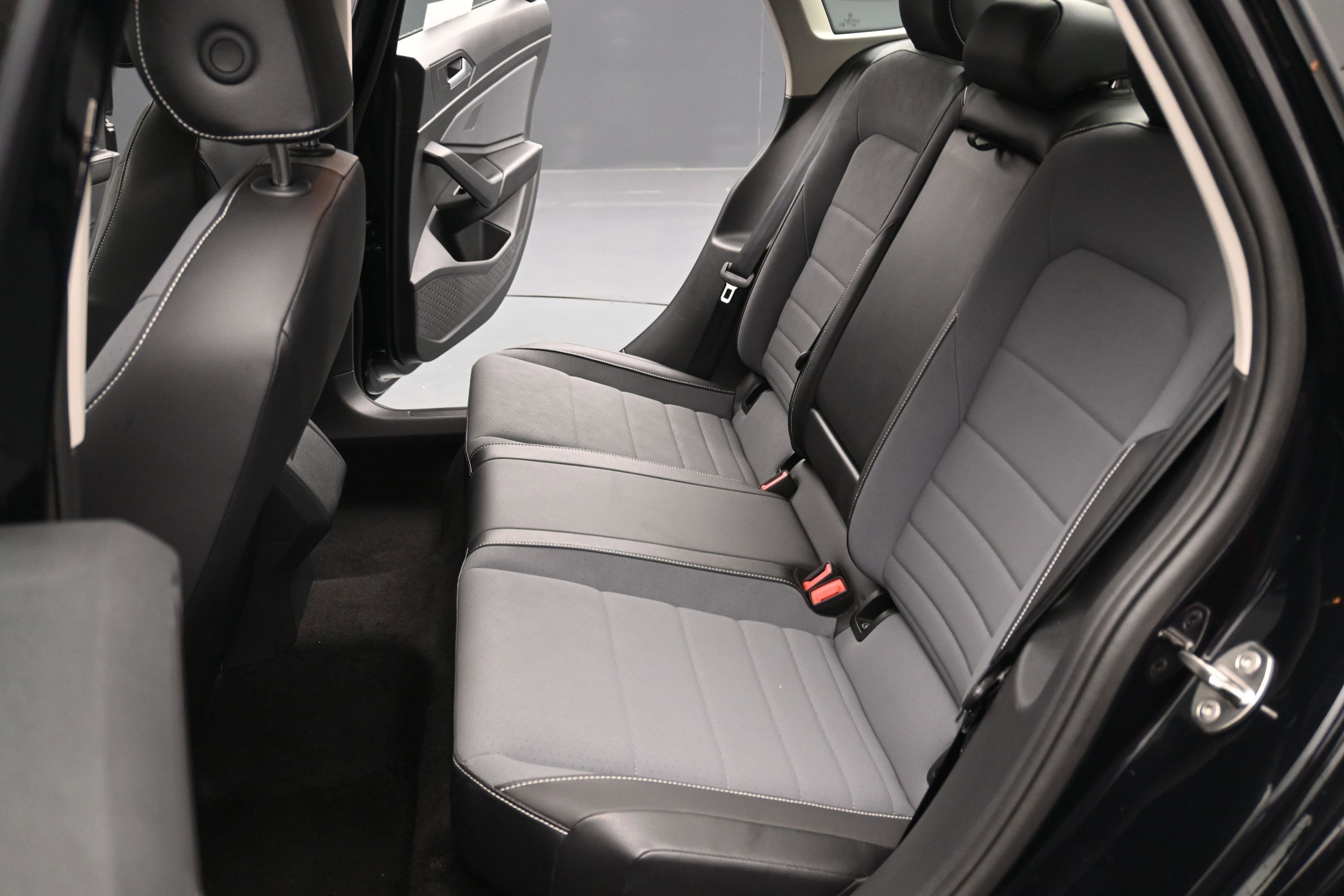 Used 2026 Volkswagen Jetta SE FWD image 21