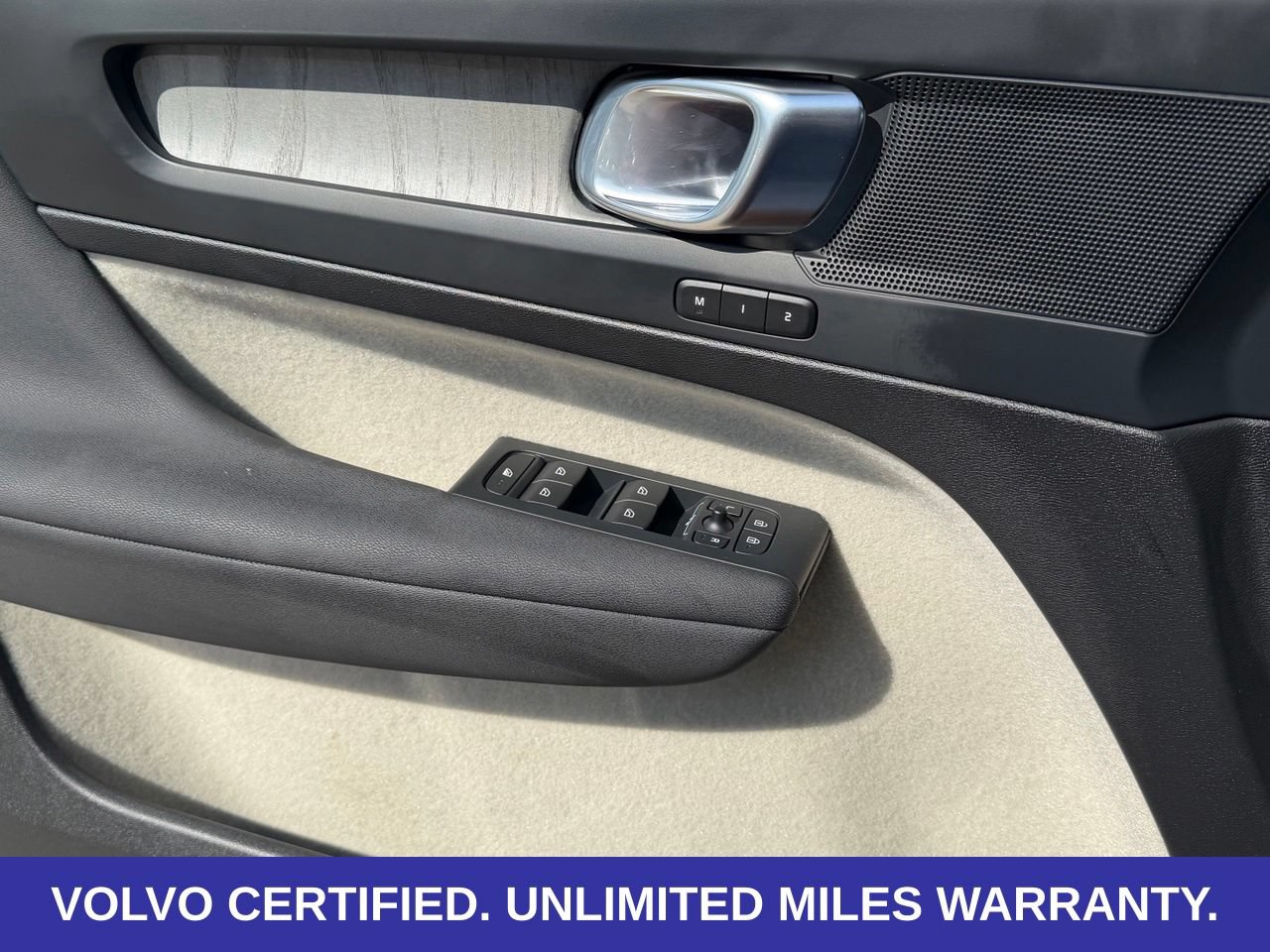 Certified 2024 Volvo XC40 B5 Plus AWD/4WD image 28