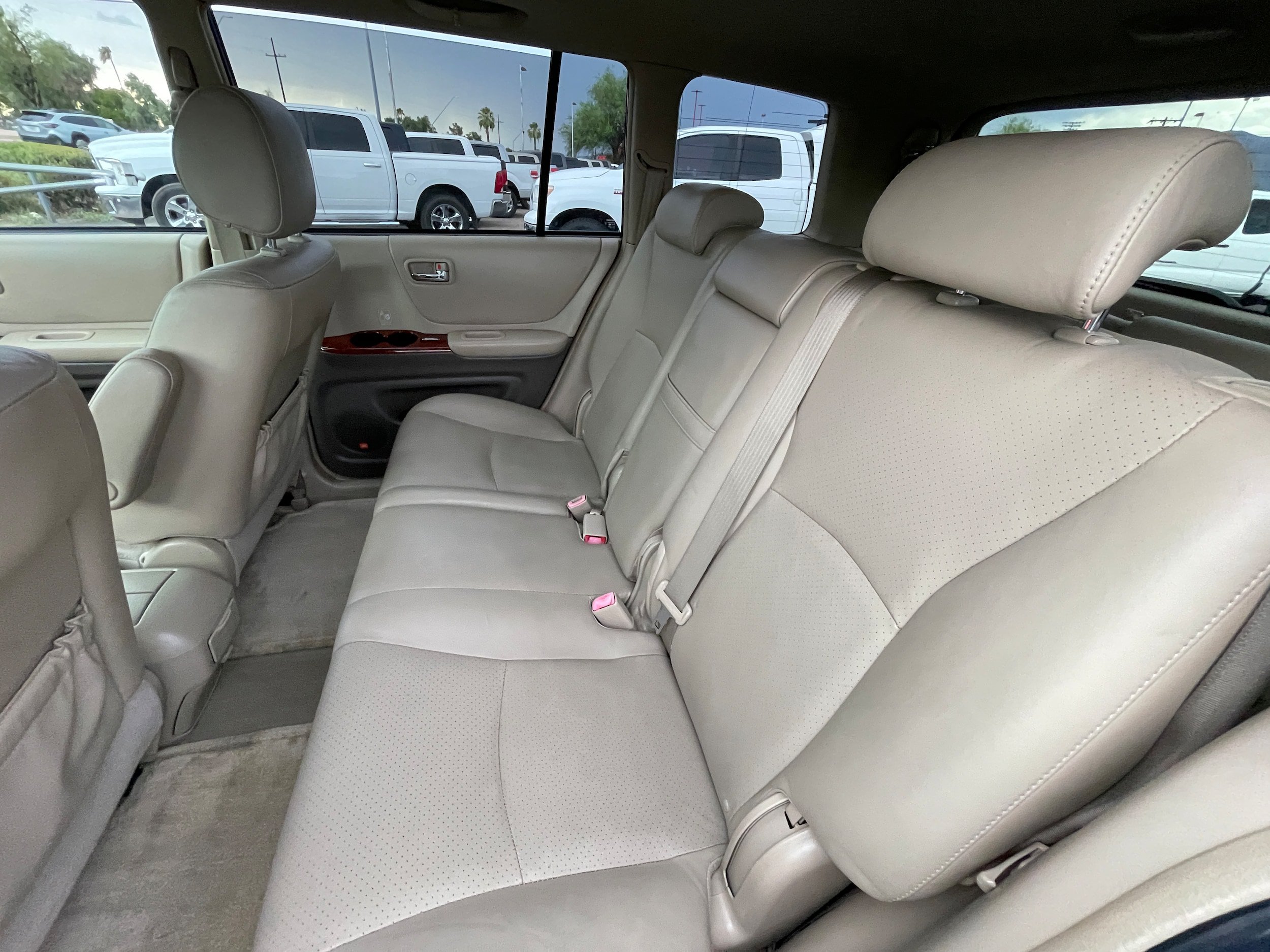 Used 2005 Toyota Highlander 2WD V6 w/ 3rd Row image 18