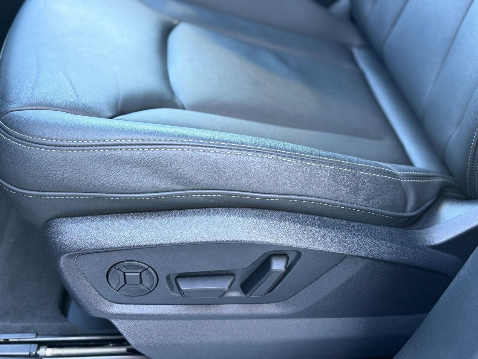 Certified 2025 Audi Q7 2.0T Premium w/ Convenience Package image 14