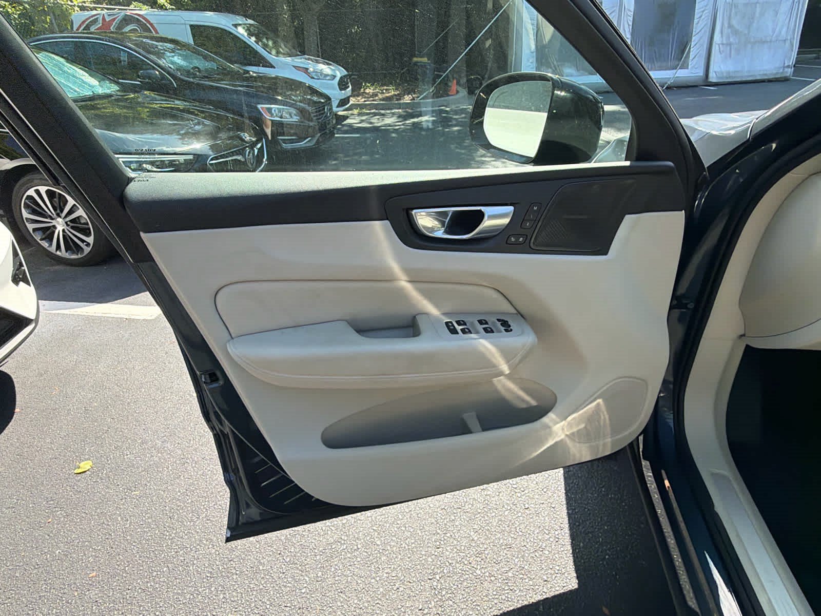 Used 2024 Volvo XC60 B5 Plus w/ Protection Package Premier AWD/4WD image 23