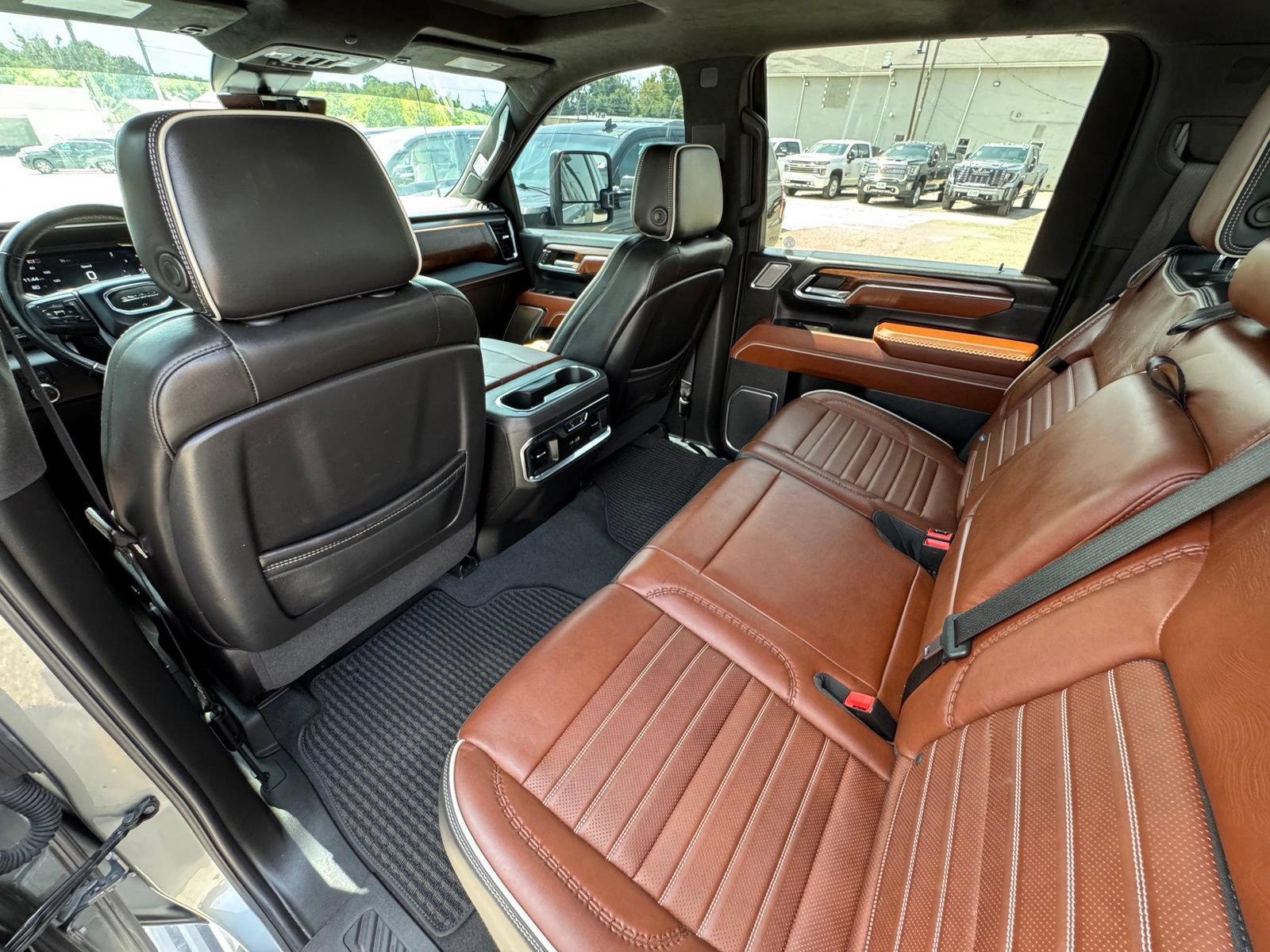 Used 2024 GMC Sierra 3500 Denali Ultimate AWD/4WD image 28