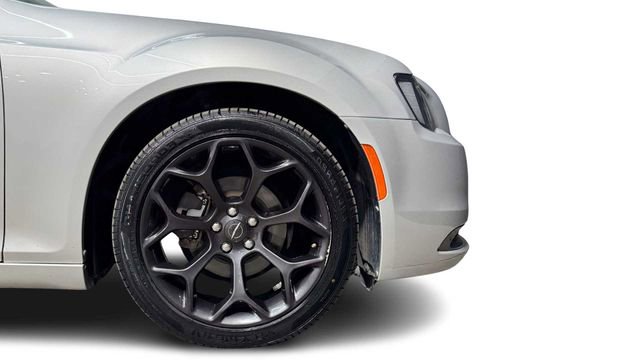 Used 2019 Chrysler 300 Touring w/ Sport Appearance Package image 8