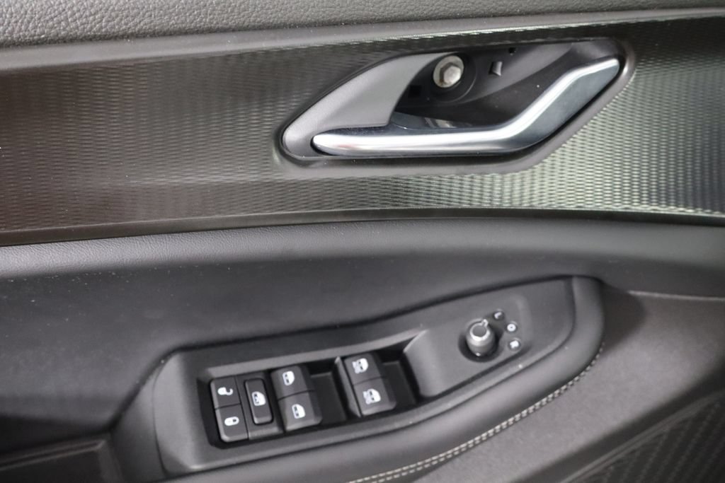 Used 2025 Jeep Grand Cherokee L Laredo w/ Luxury Tech Group I RWD image 22