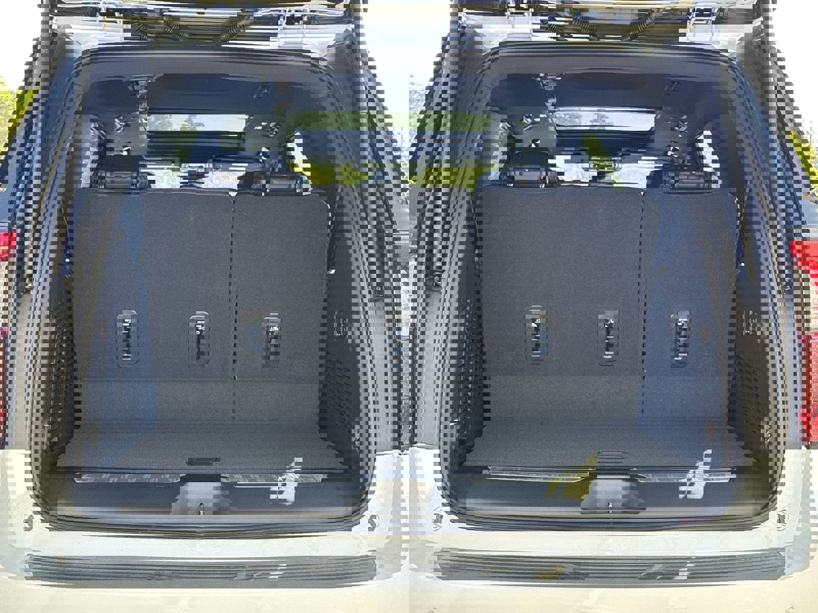 Used 2026 GMC Yukon Denali w/ Sun & Power Step Package AWD/4WD image 33