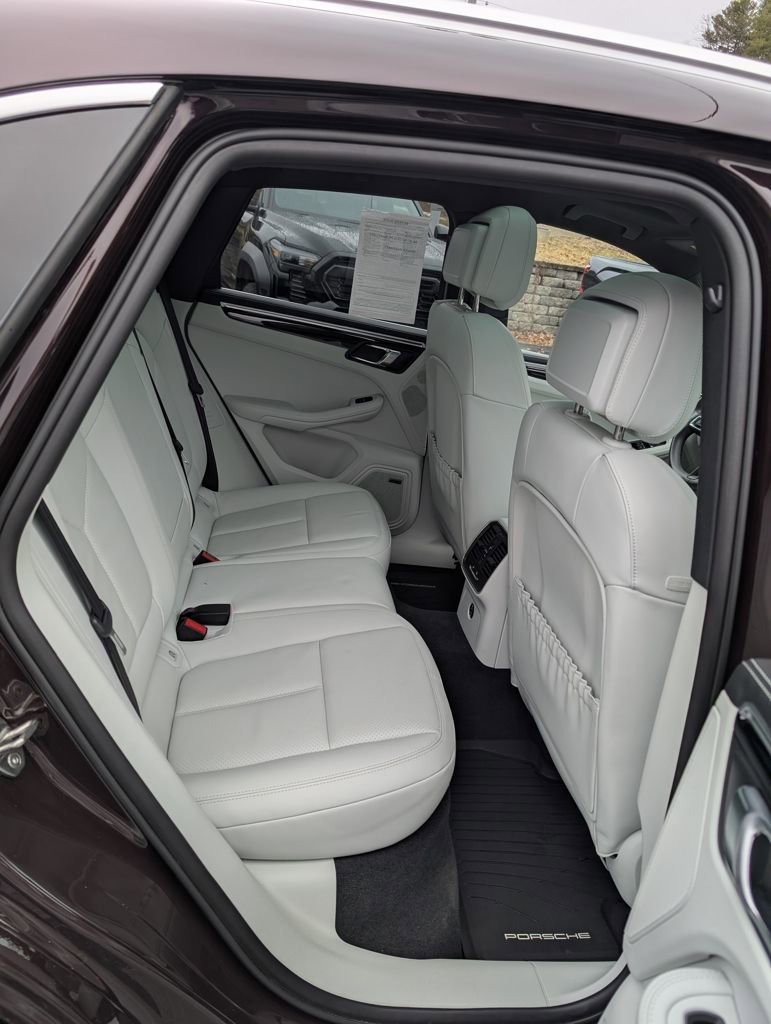 Used 2024 Porsche Macan image 18