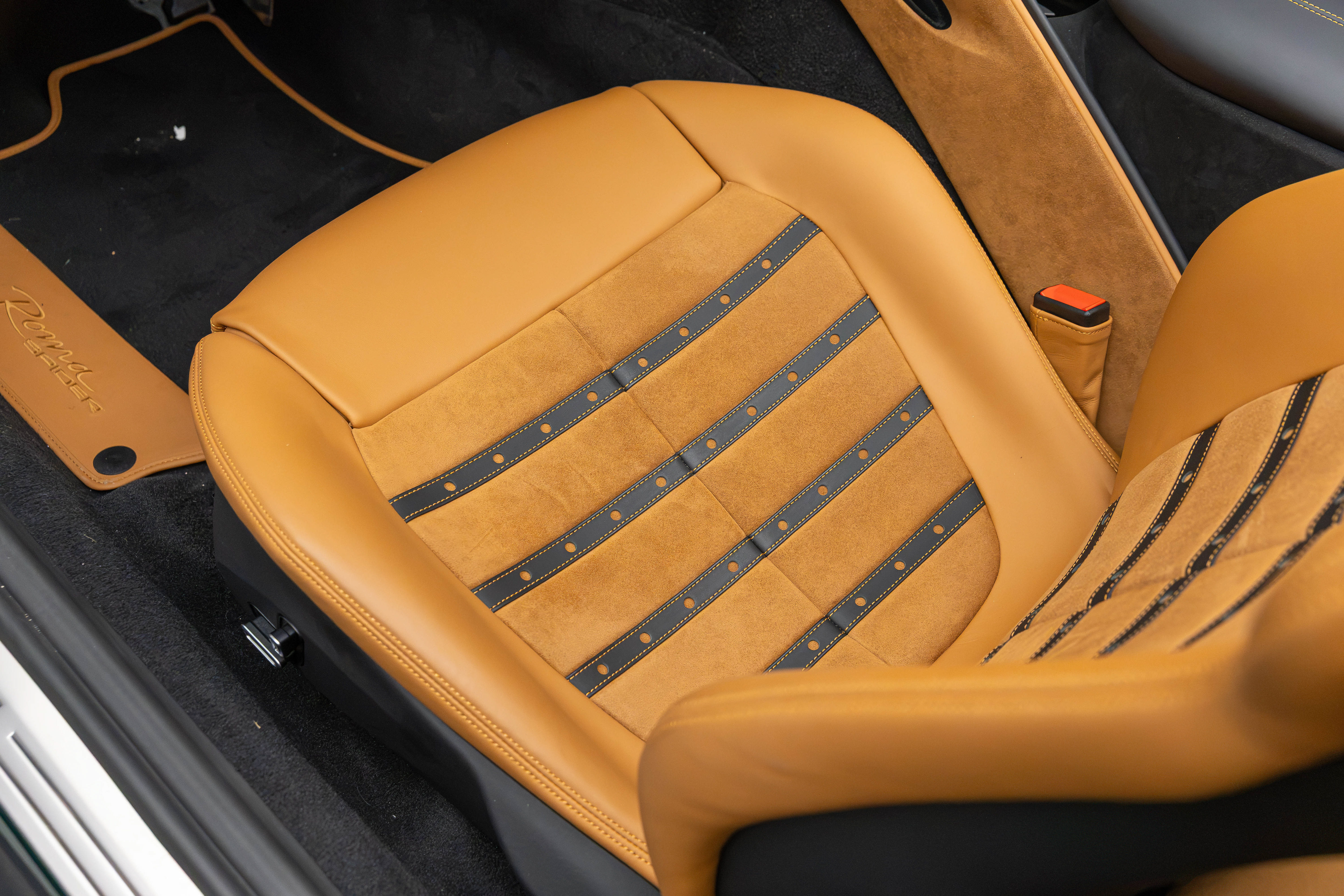 Certified 2025 Ferrari Roma Spider RWD image 17