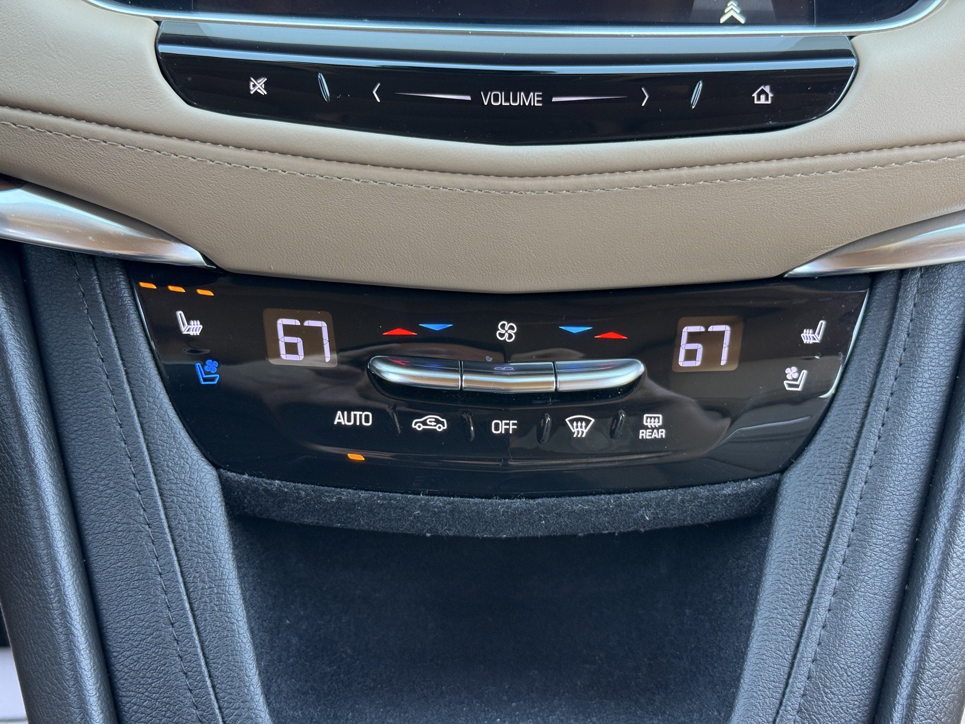 Used 2019 Cadillac XT5 Platinum AWD/4WD image 18