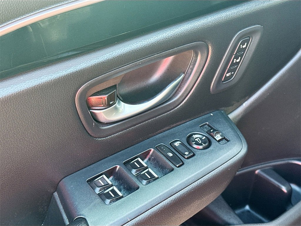 Used 2025 Honda Pilot EX-L image 17