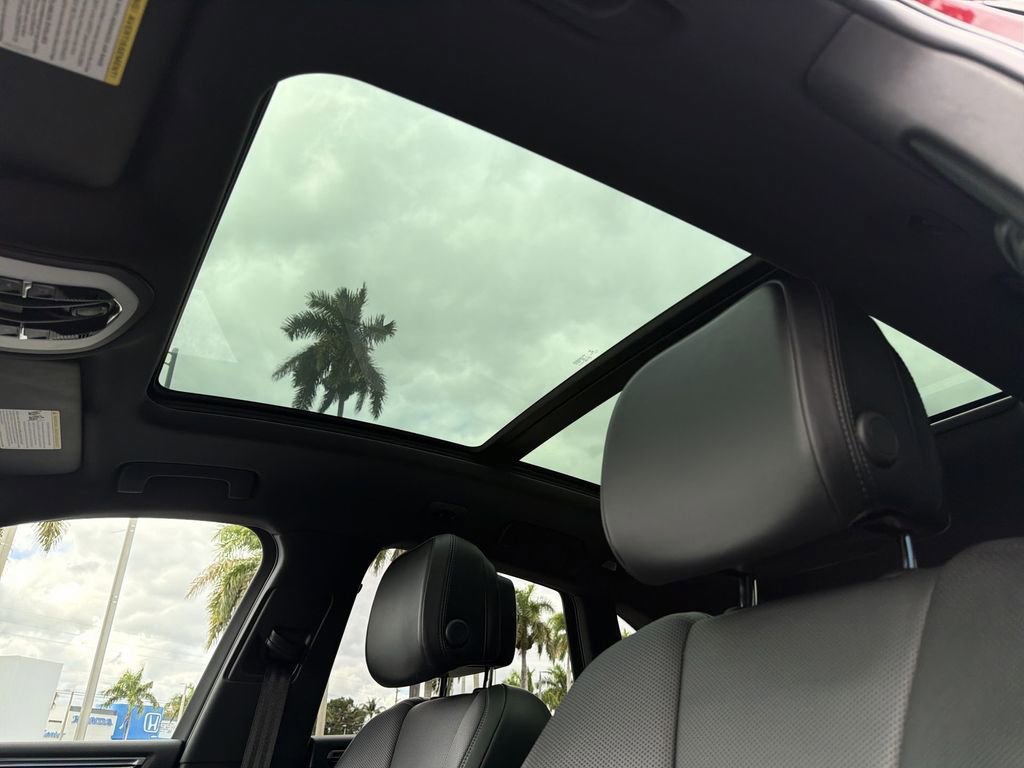 Used 2022 Porsche Macan w/ Premium Package Plus image 24