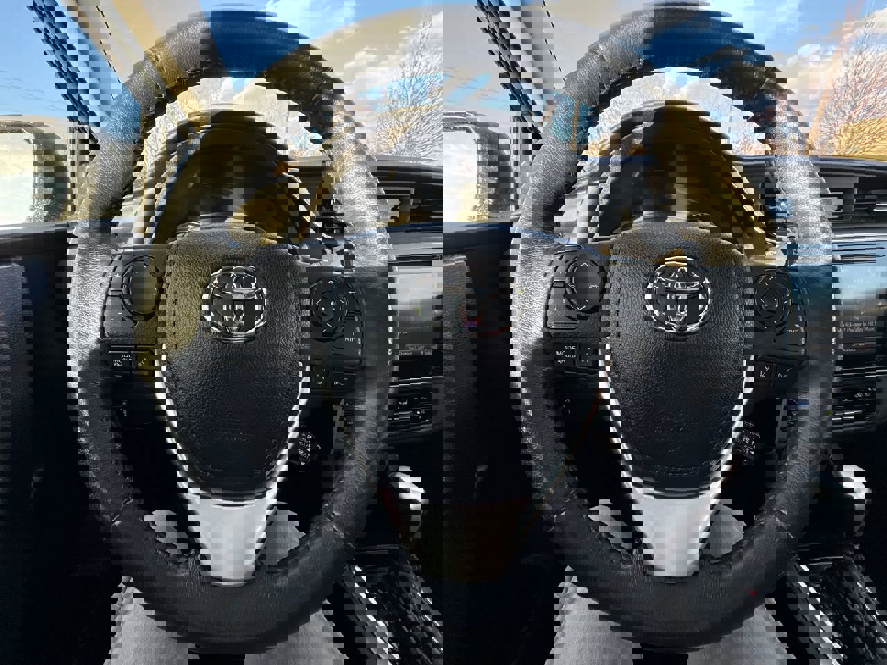 Used 2019 Toyota Corolla XLE image 15