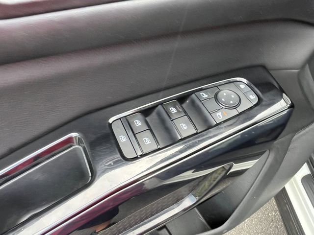 Used 2022 Nissan Pathfinder SV image 13