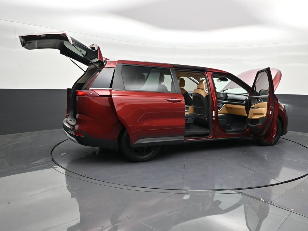 Used 2023 Kia Carnival LX w/ Paint Protection Package FWD image 32