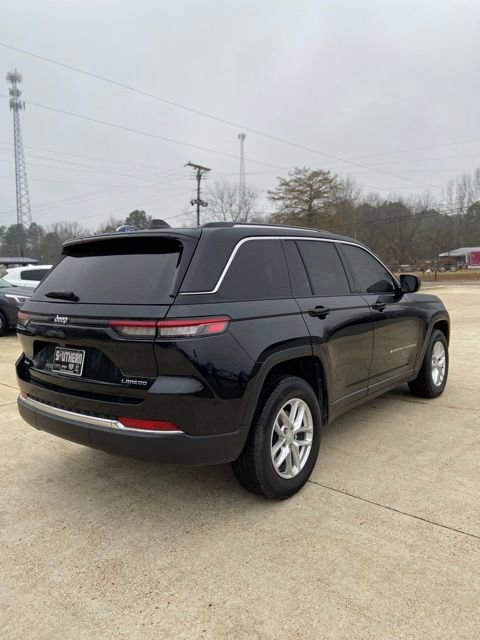 Used 2023 Jeep Grand Cherokee Laredo image 4