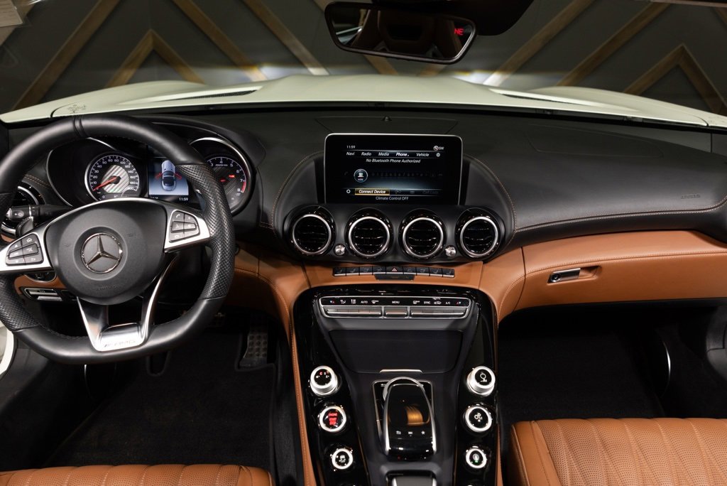 Used 2018 Mercedes-Benz AMG GT Roadster w/ Exclusive Interior Package image 29