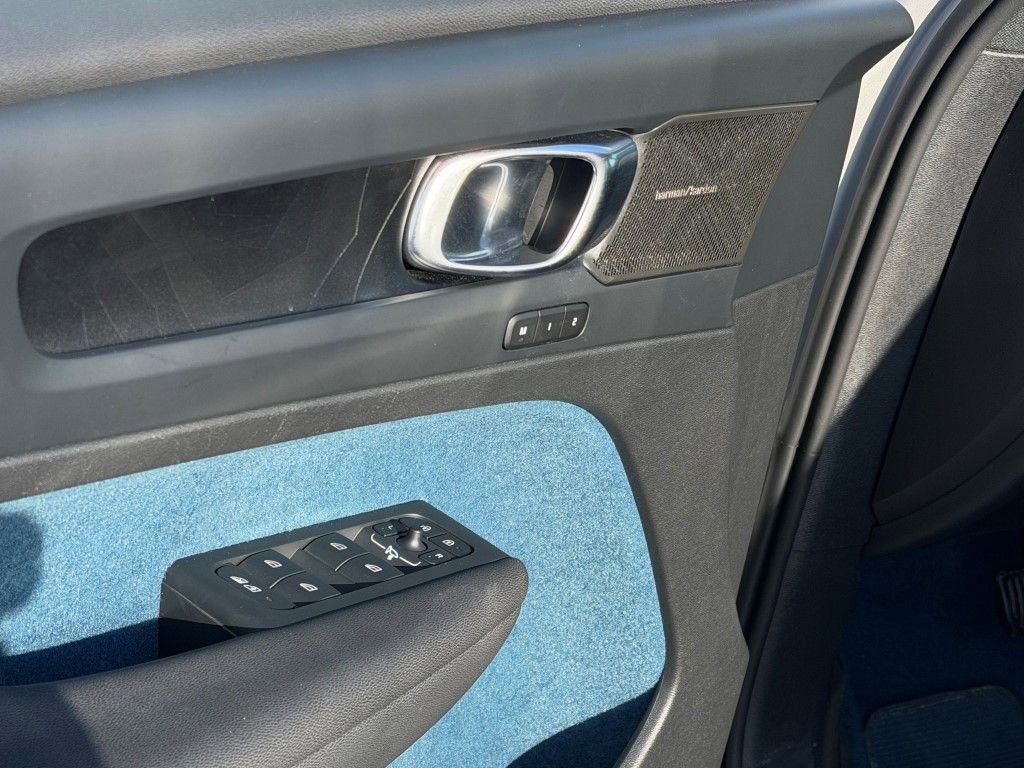 Used 2023 Volvo XC40 Recharge Ultimate image 19