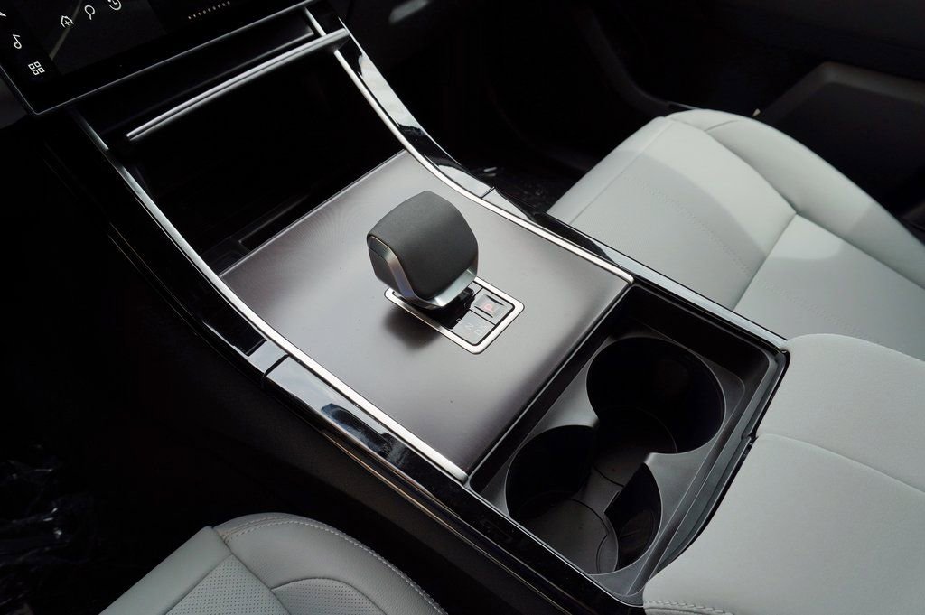 Certified 2026 Land Rover Range Rover Velar Dynamic SE AWD/4WD image 26