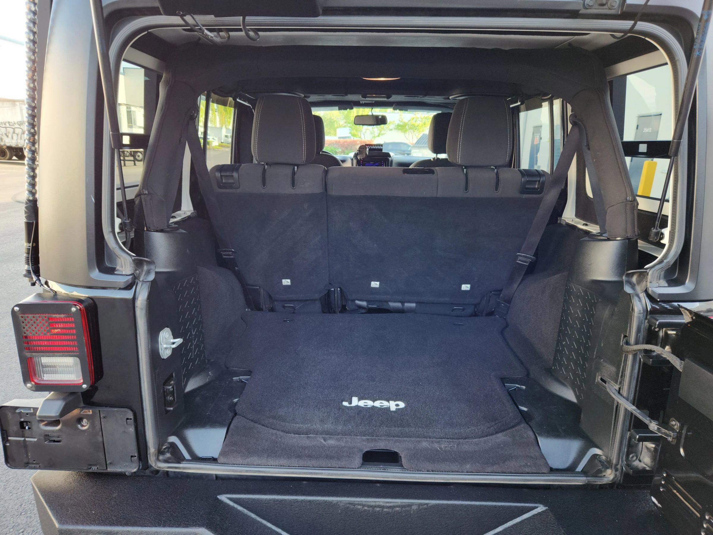 Used 2017 Jeep Wrangler Unlimited Rubicon w/ Cold Weather Group image 19