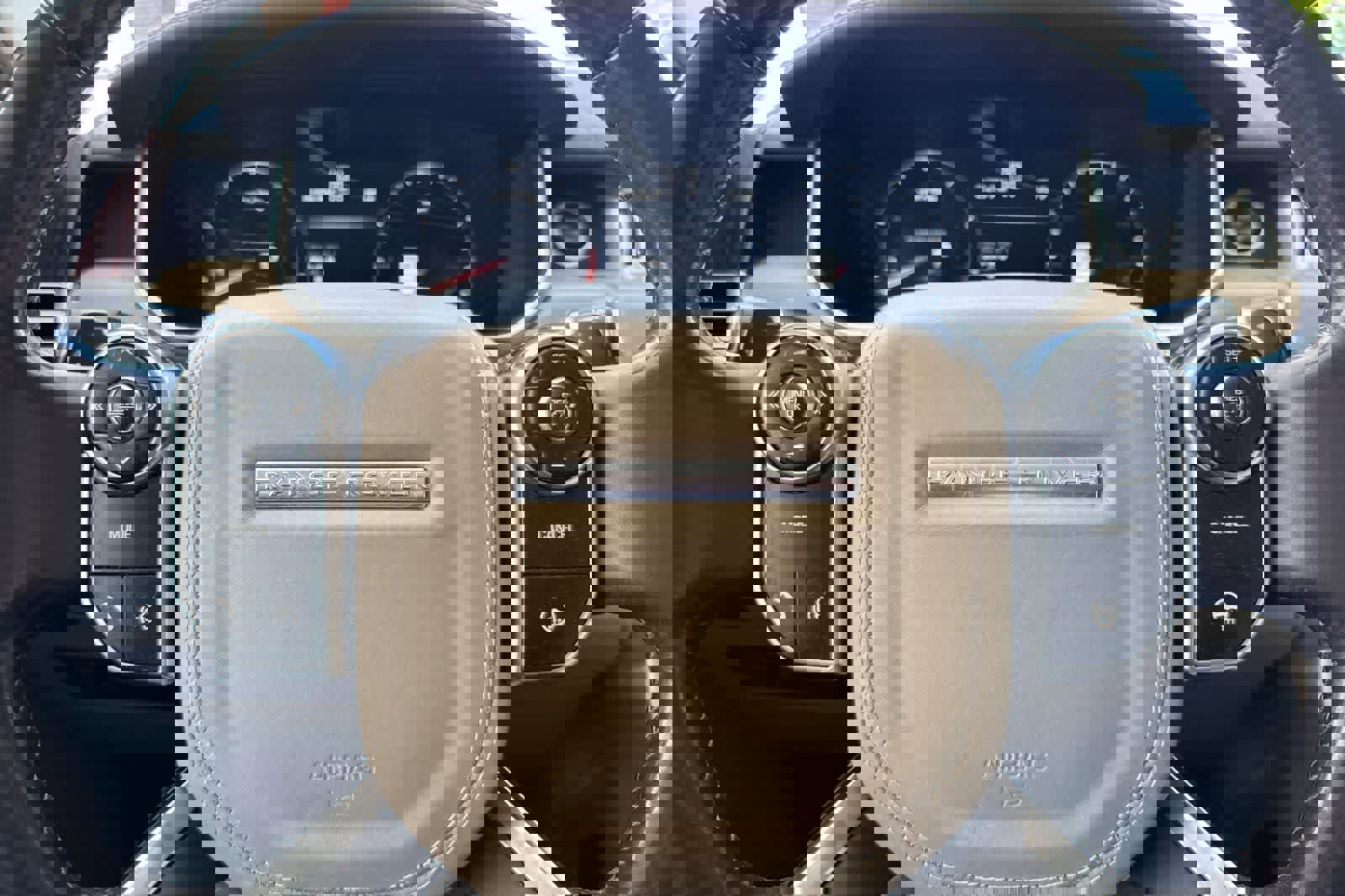 Used 2015 Land Rover Range Rover Long Wheelbase Supercharged image 27