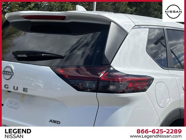 Used 2025 Nissan Rogue SV image 10