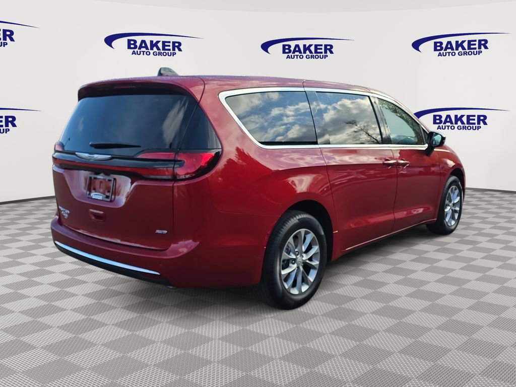 New 2026 Chrysler Pacifica Select image 3