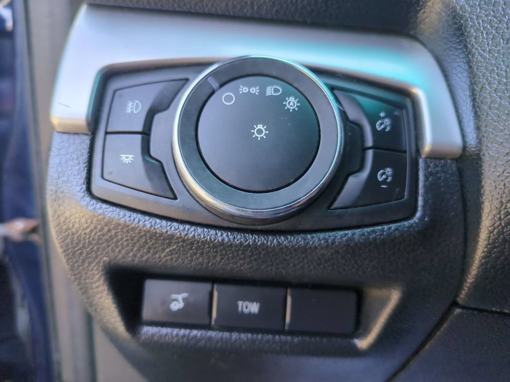 Used 2017 Ford Explorer XLT w/ Equipment Group 202A AWD/4WD image 18