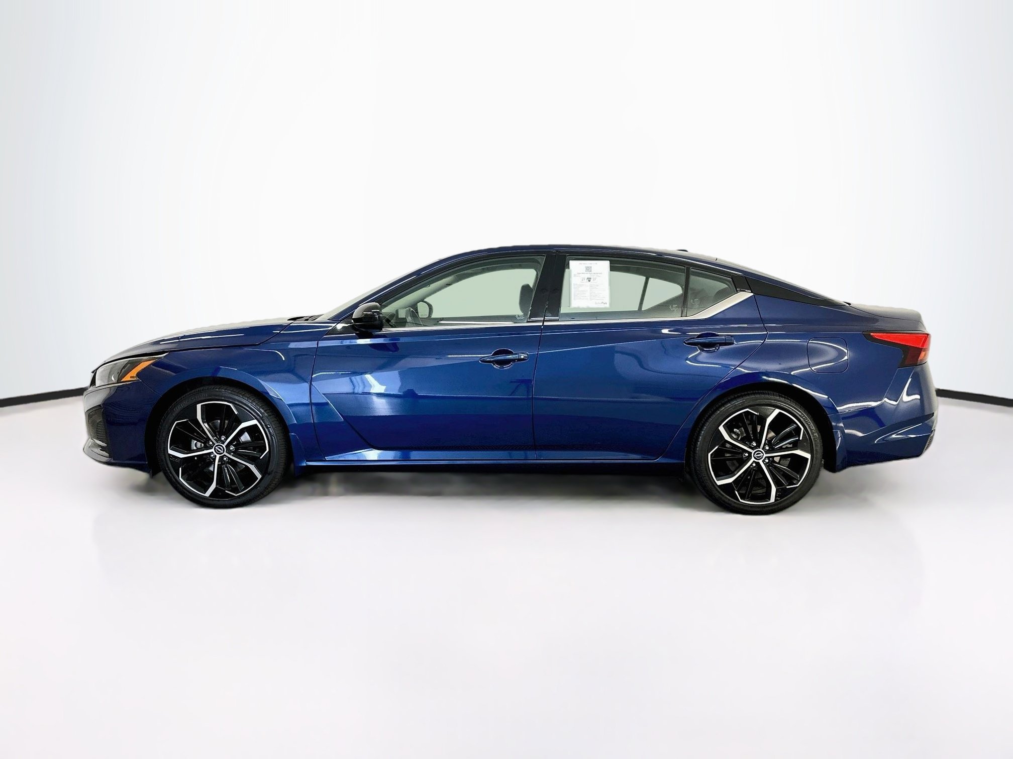 Used 2024 Nissan Altima 2.5 SR w/ SR Premium Package FWD image 4