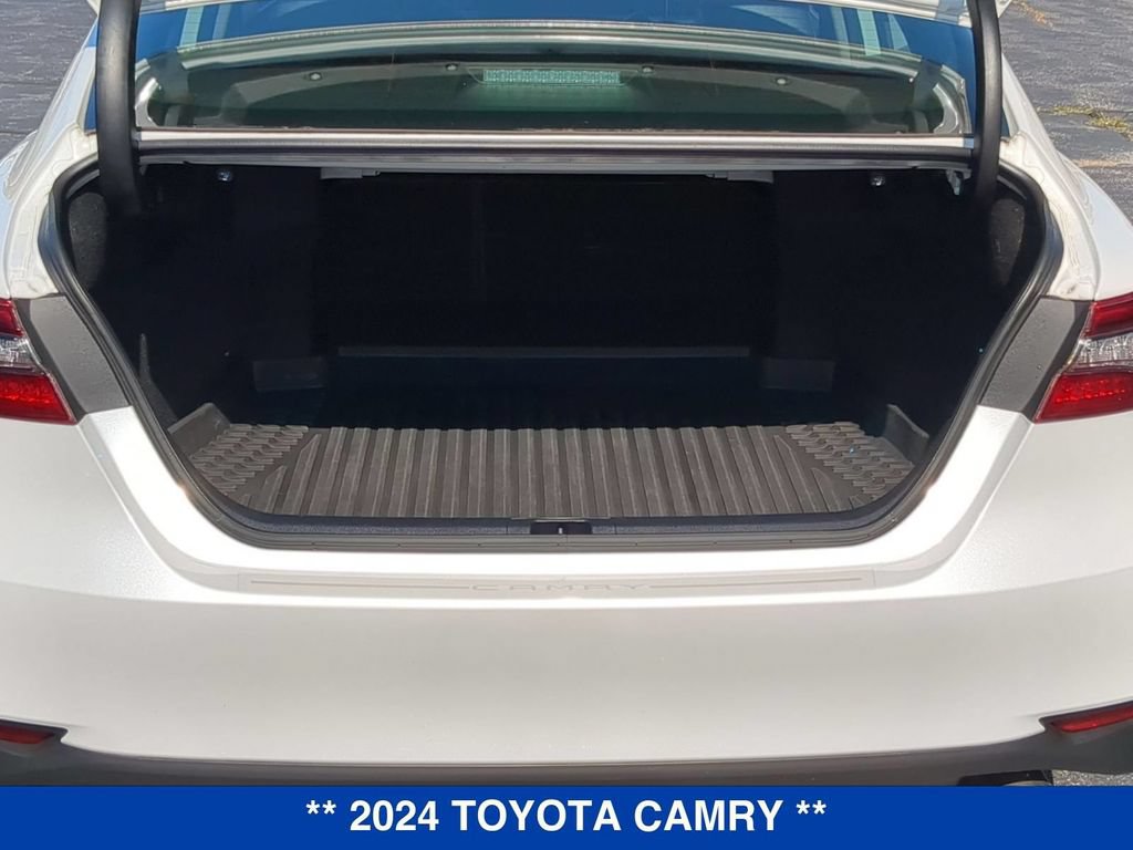Used 2024 Toyota Camry XLE w/ Cold Weather Package AWD/4WD image 5