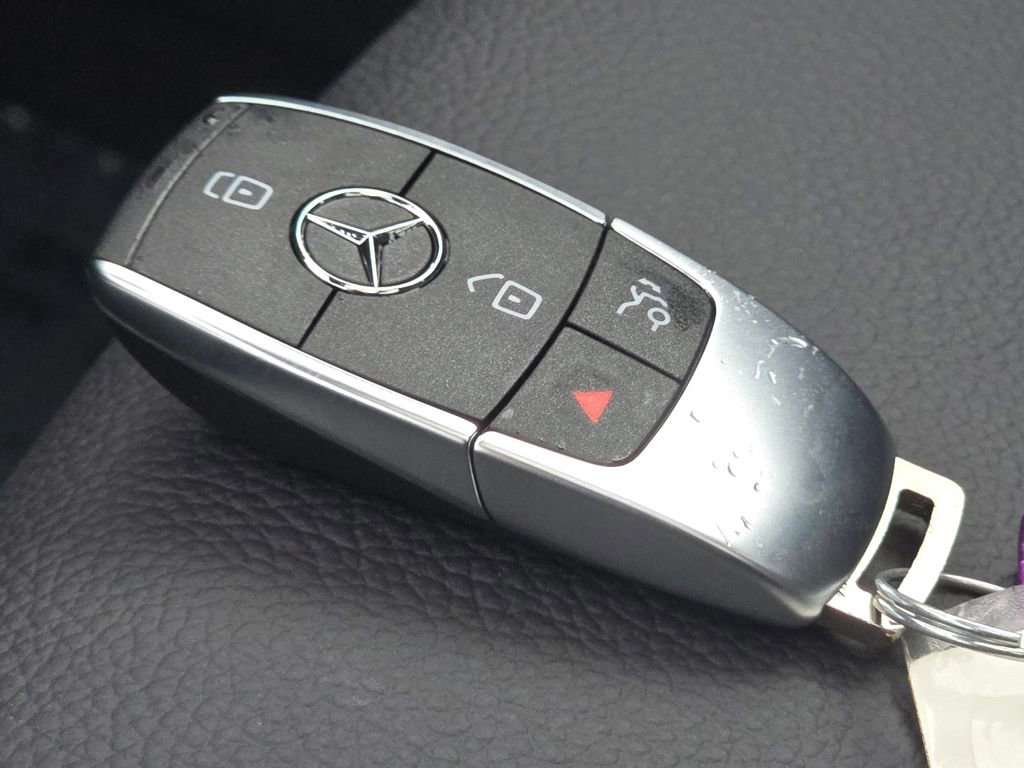 New 2026 Mercedes-Benz GLB 250 4MATIC image 39