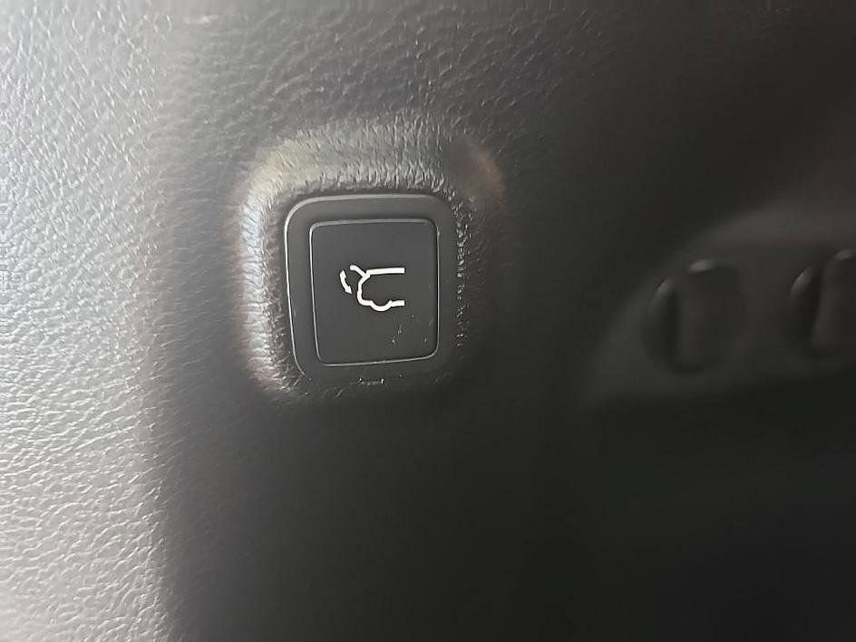 Used 2019 Jeep Cherokee Limited AWD/4WD image 31