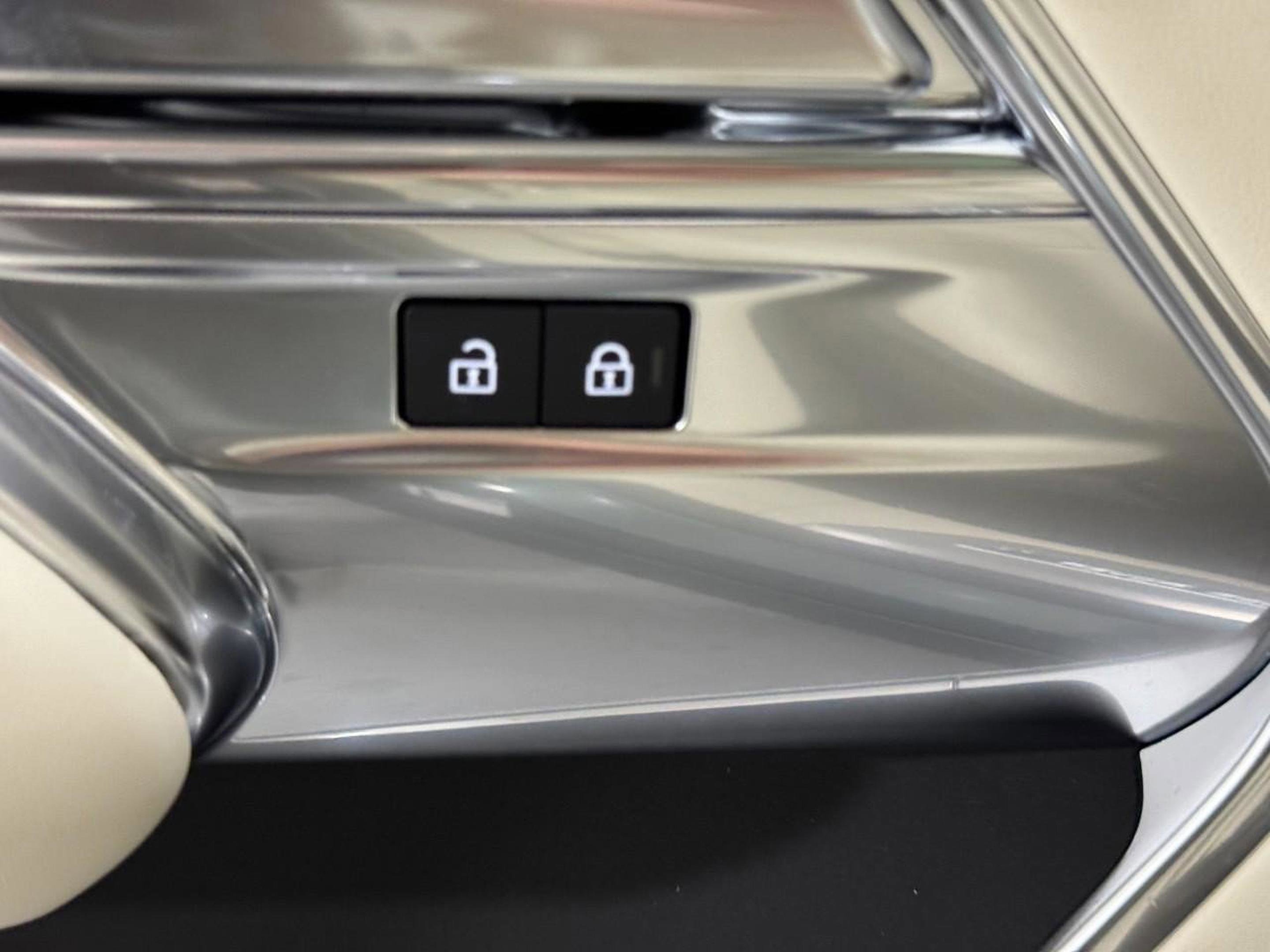 New 2025 Land Rover Range Rover SE image 26