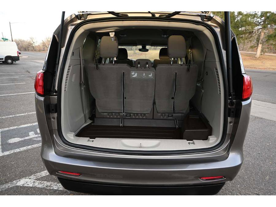 Used 2017 Chrysler Pacifica Touring FWD image 25