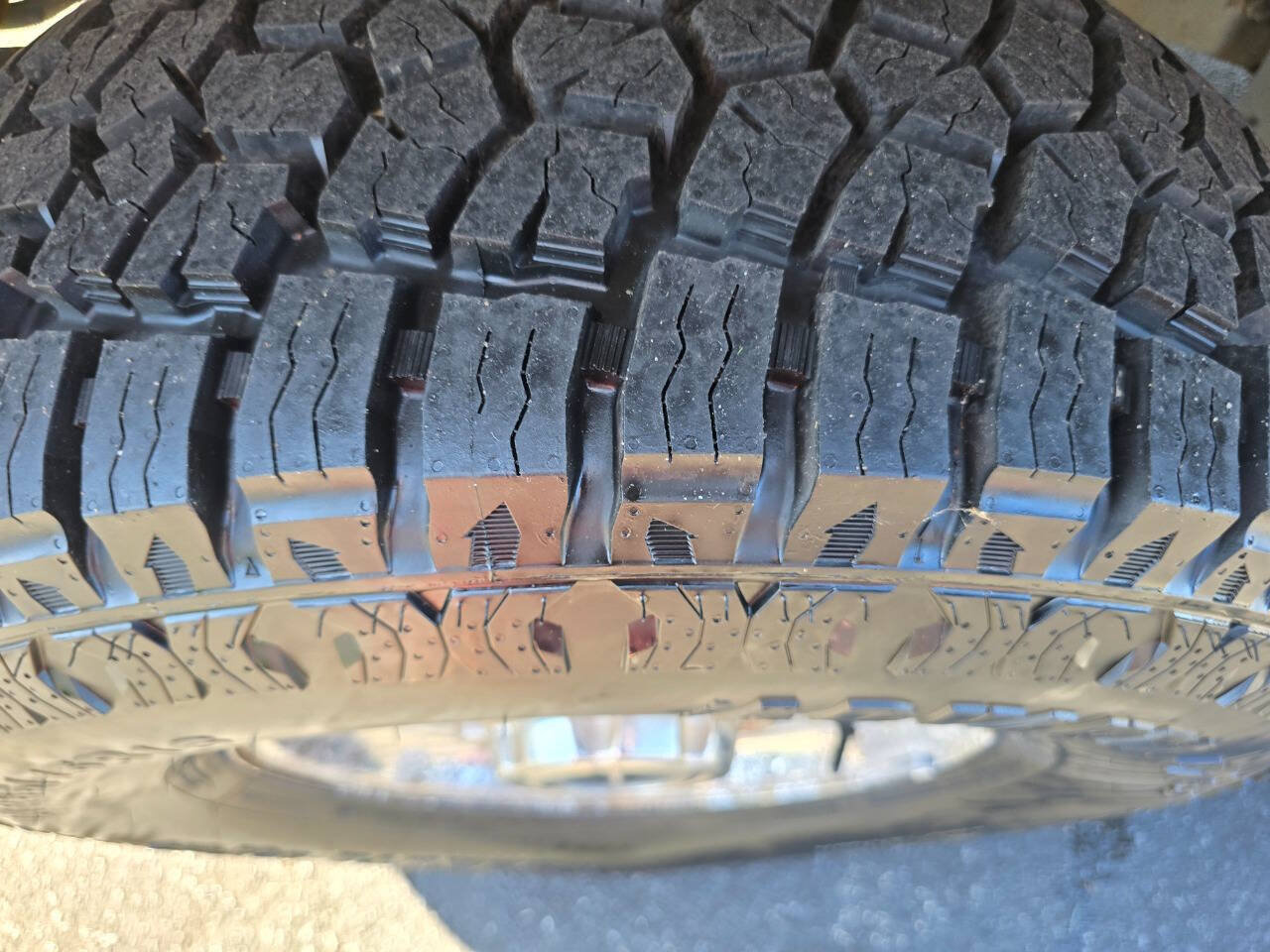 Used 2004 Ford Excursion XLT AWD/4WD image 11