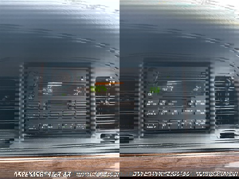 Used 2004 Ford Crown Victoria LX image 20