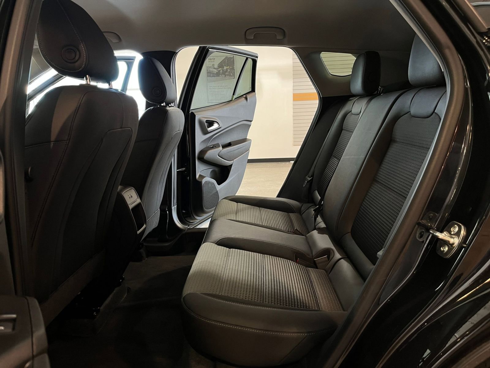 Used 2025 Chevrolet Trax LT w/ LT Convenience Package FWD image 24