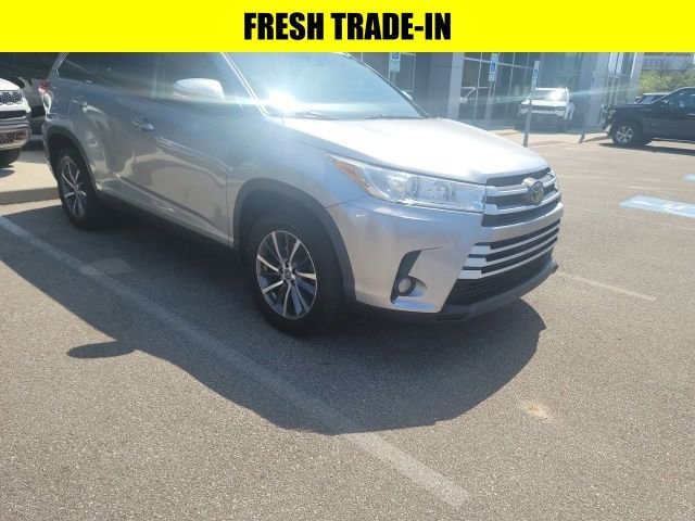 Used 2019 Toyota Highlander XLE image 1