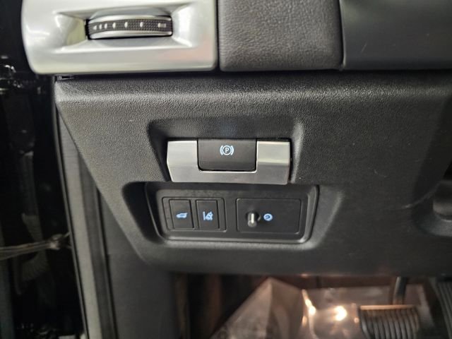 Used 2020 Jaguar E-PACE SE image 12