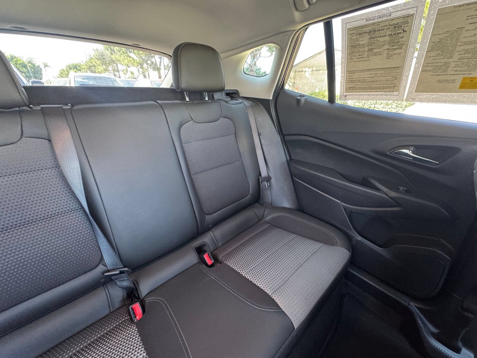 Used 2025 Chevrolet Trax LT FWD image 36