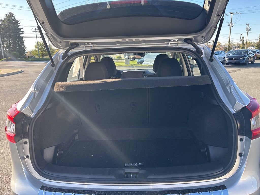 Used 2022 Nissan Rogue Sport S image 25