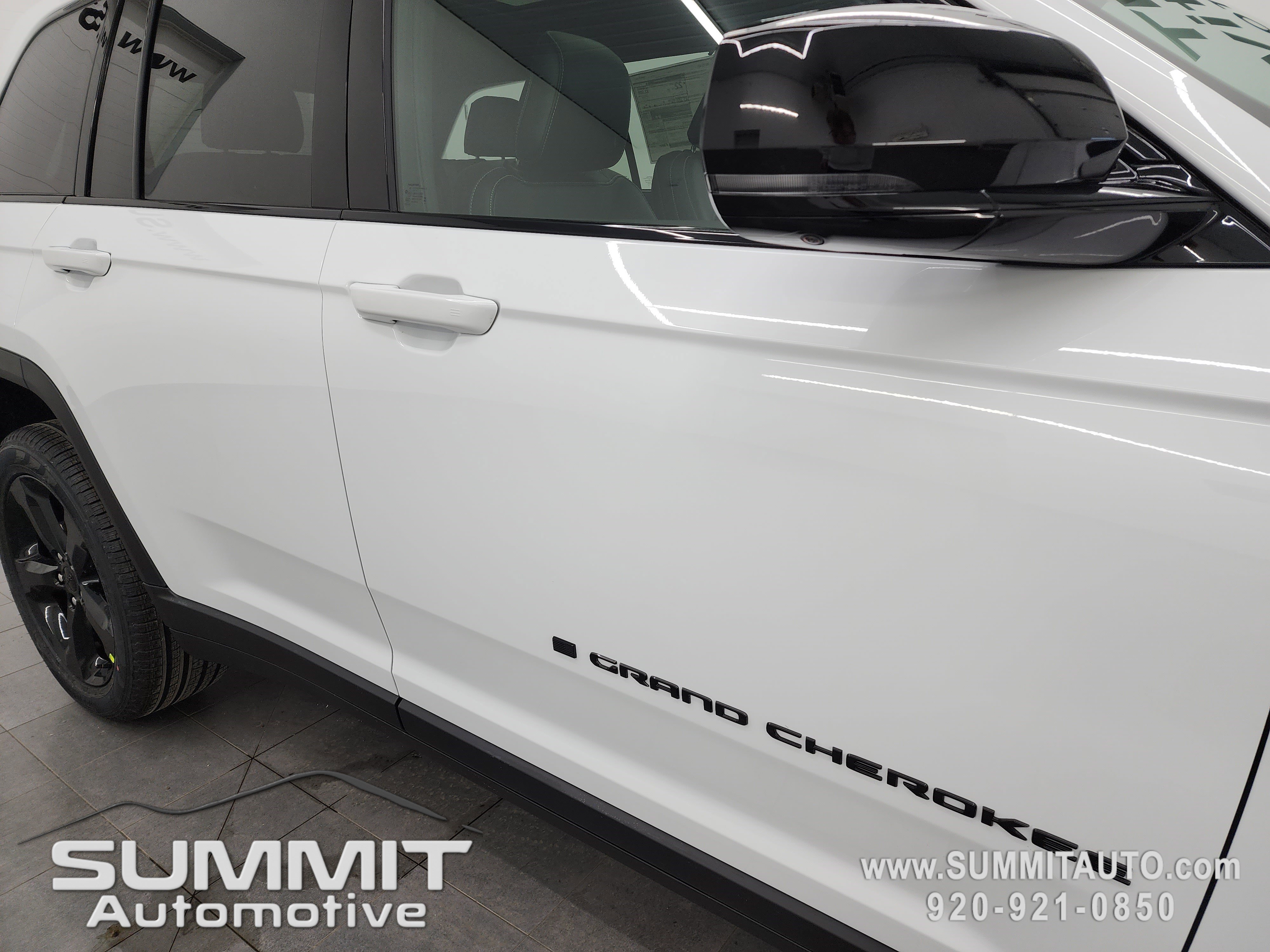 New 2025 Jeep Grand Cherokee Limited w/ Luxury Tech Group II image 29