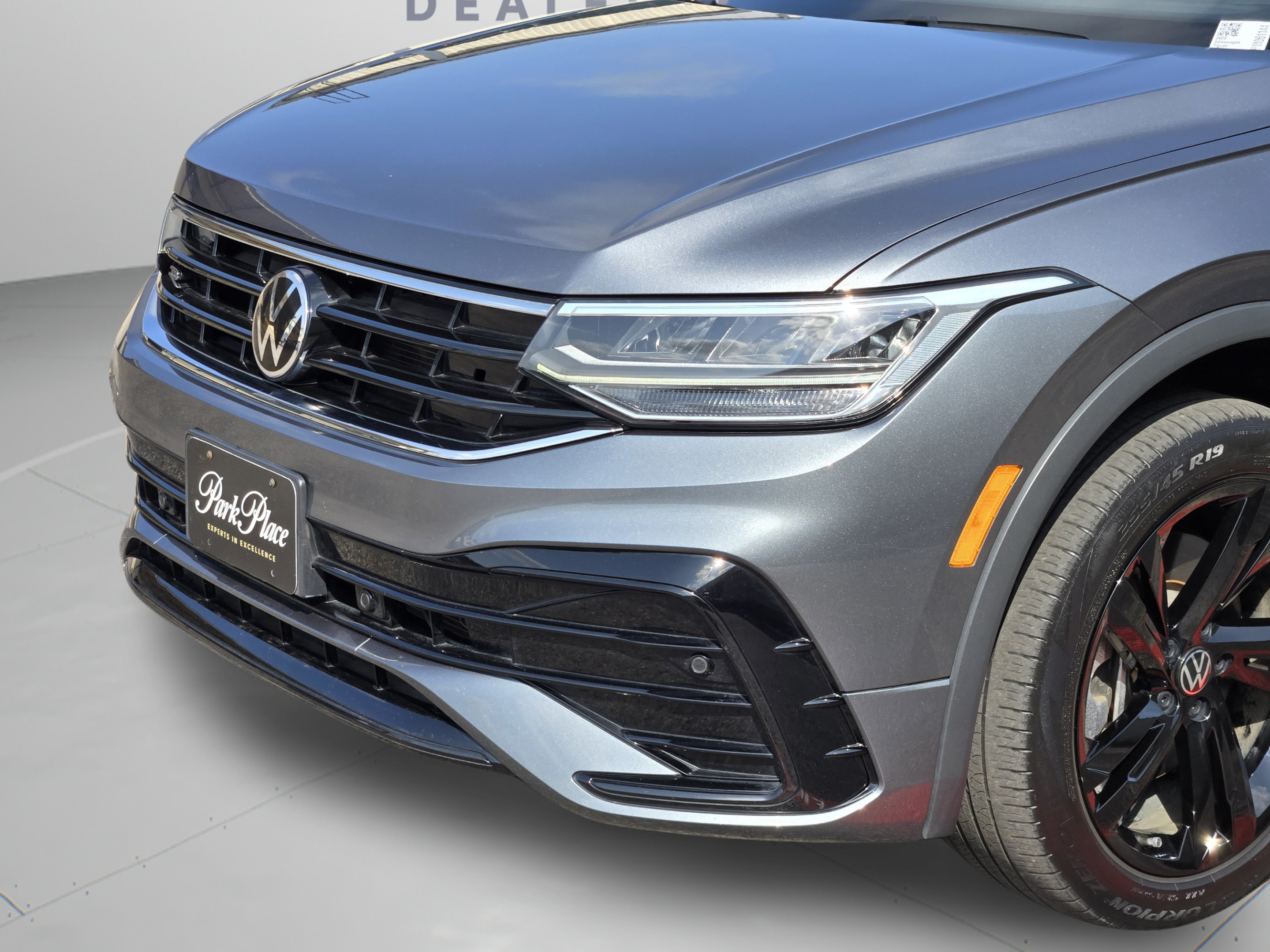 Used 2023 Volkswagen Tiguan SE R-Line FWD image 34