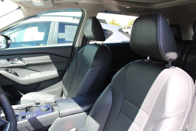 Used 2024 Nissan Rogue SL w/ SL Premium Package AWD/4WD image 15