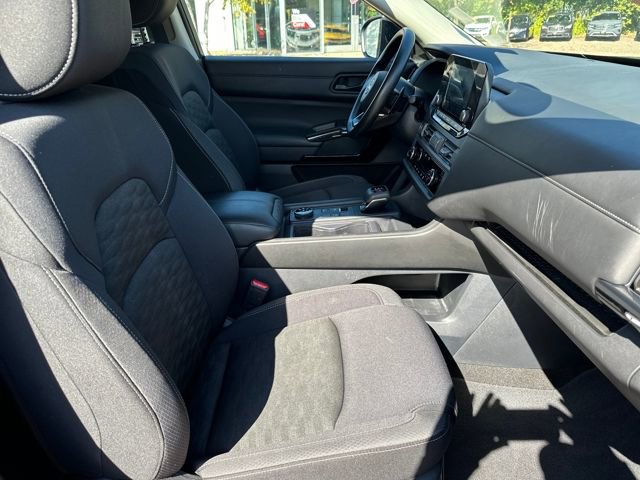 Used 2024 Nissan Pathfinder S image 29