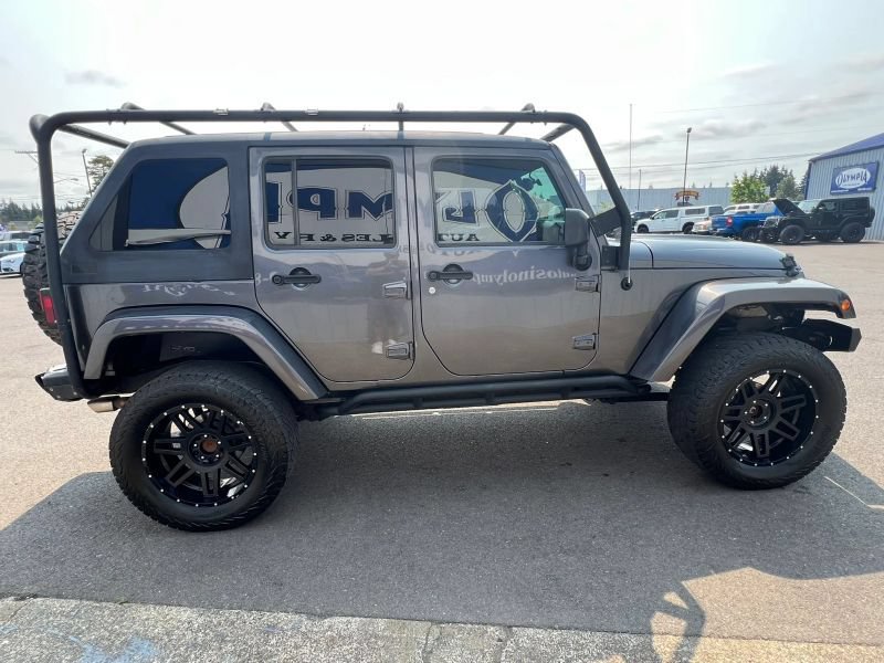 Used 2017 Jeep Wrangler Unlimited Sahara w/ Max Tow Package AWD/4WD image 7