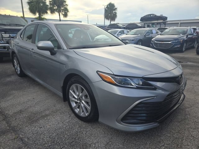 Used 2023 Toyota Camry LE FWD image 5