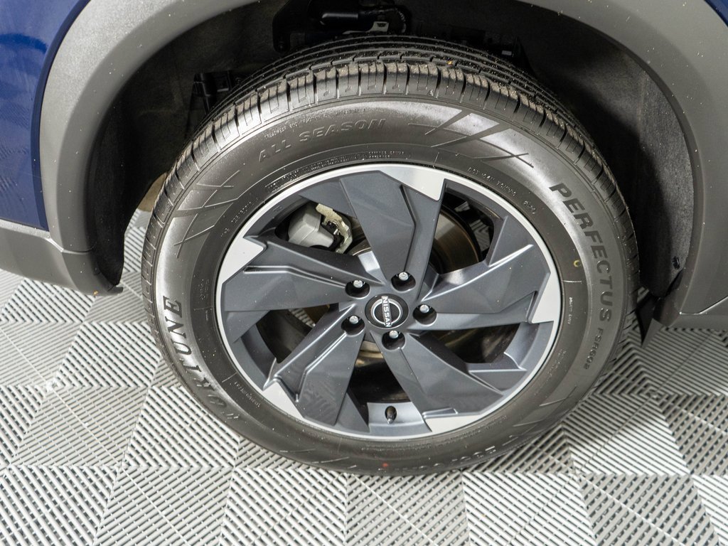 Used 2024 Nissan Rogue SV image 31