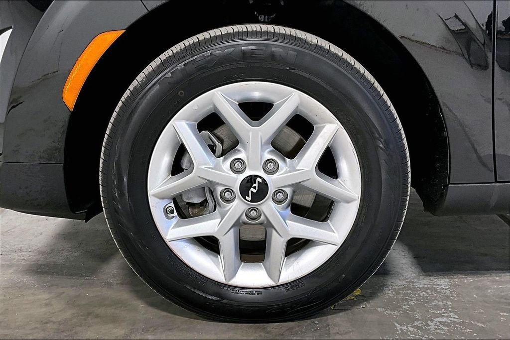 Used 2025 Kia Soul LX image 11