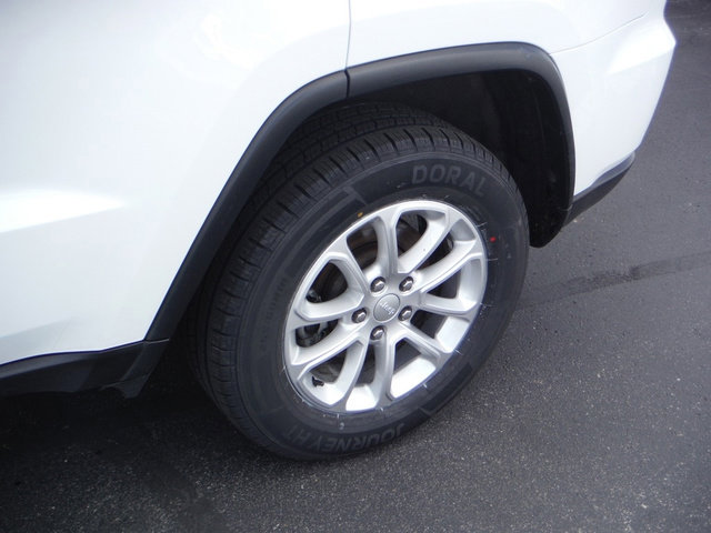 Used 2022 Jeep Grand Cherokee Laredo E w/ Security & Convenience Group AWD/4WD image 3