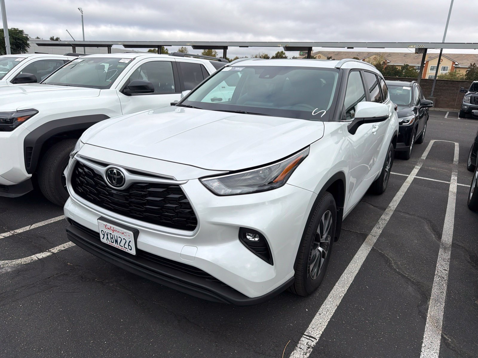 Used 2026 Toyota Highlander XLE AWD/4WD image 4