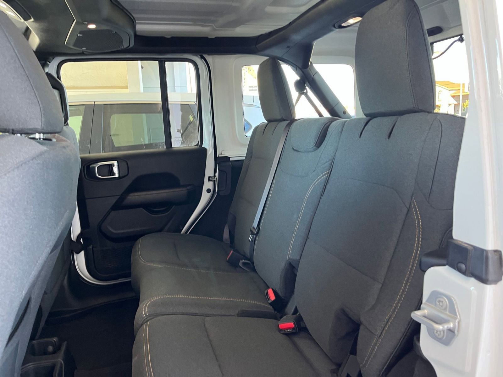 Used 2025 Jeep Wrangler Sahara image 25